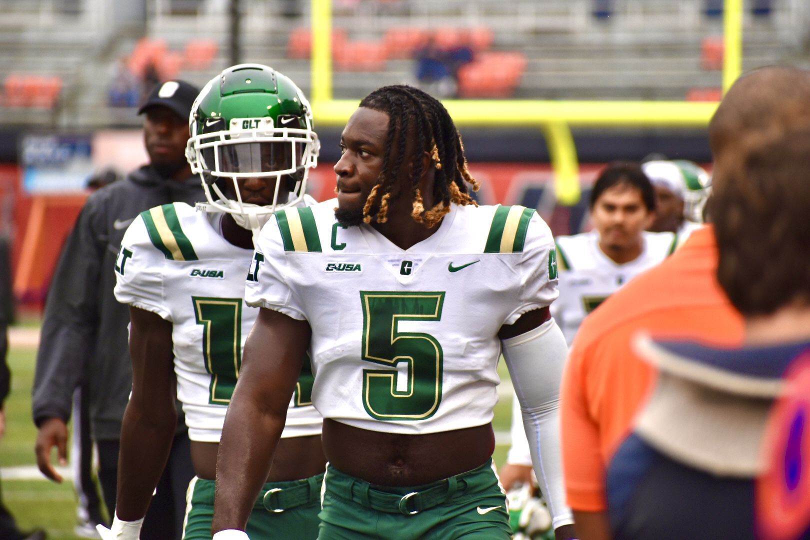 PHOTOS: Illinois warms up against Charlotte